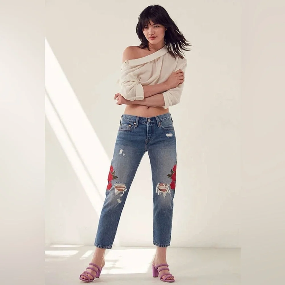 Levi’s 501 Size 26 Taper Floral Rose Embroidered Distressed Jeans - RARE✨ - Picture 13 of 14